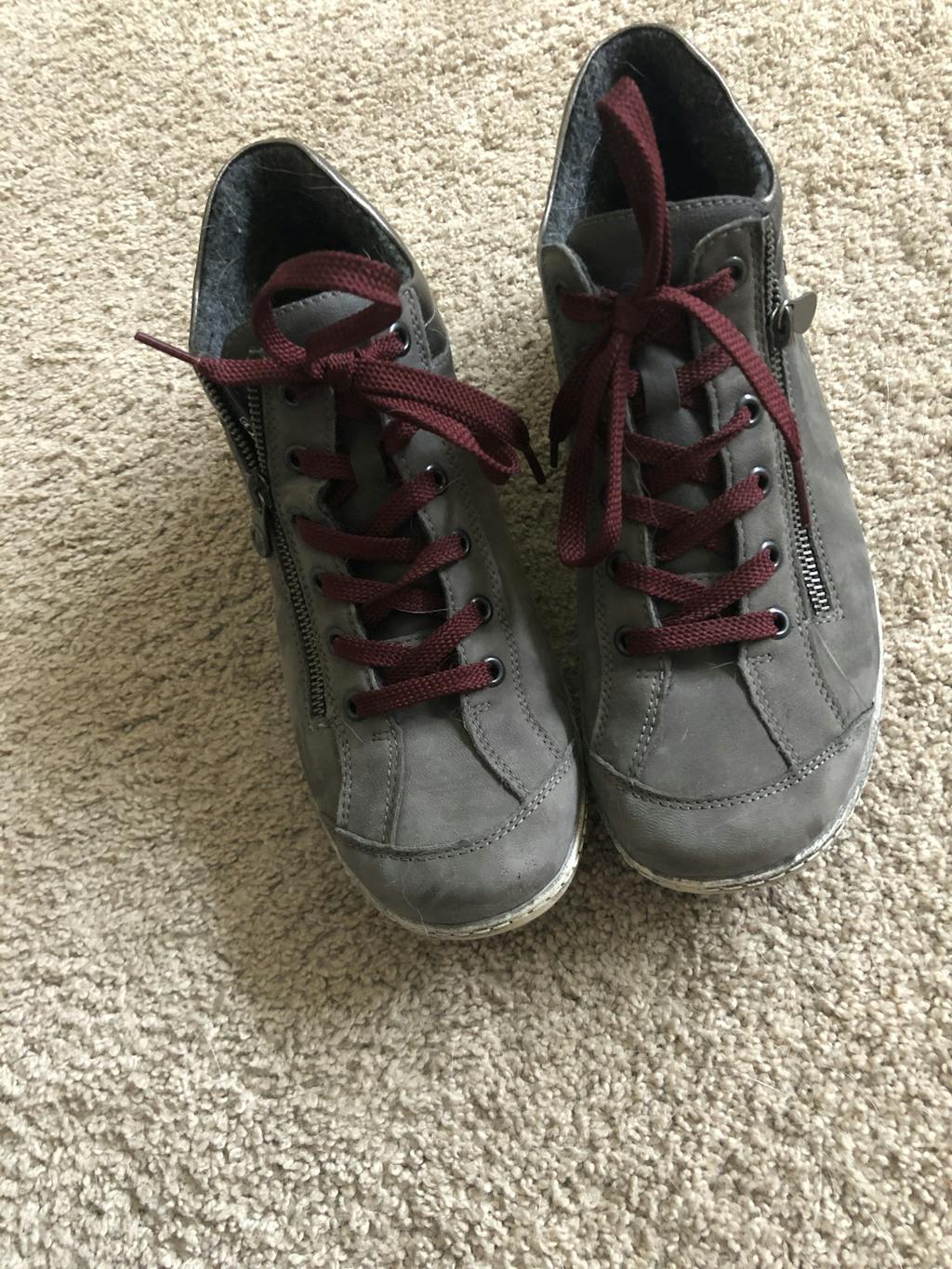 maroon flat shoelaces