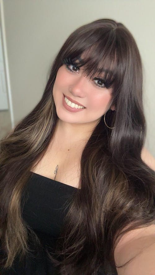 27-Inch Darkest Brown with Carmel Blonde Lowlights Loose Wave Synthetic Wig