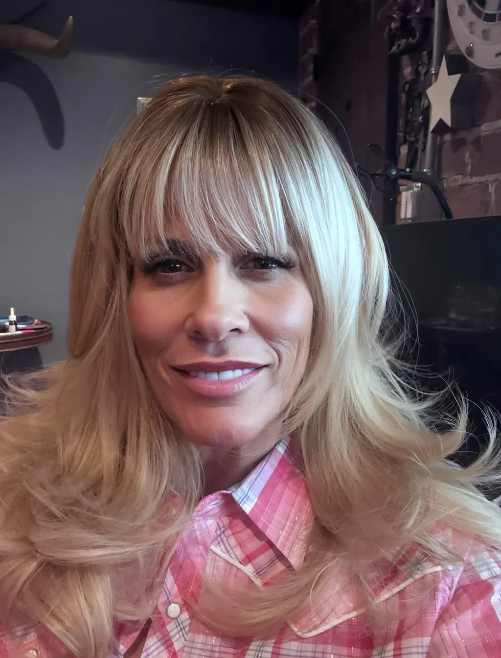 19-inch Golden Beach Blonde Ombre (Scorched Brown Roots) Layered Straight w/ Dramatic Flicked Ends Synthetic Wig