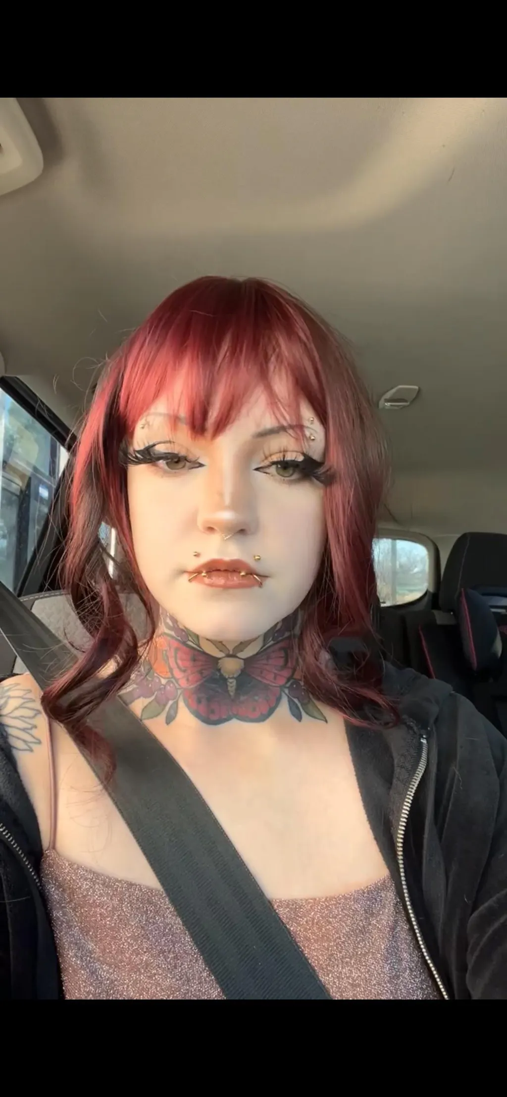 27-Inch Dark Cherry Wine (Frontal Highlights) Undone Waves Synthetic Wig