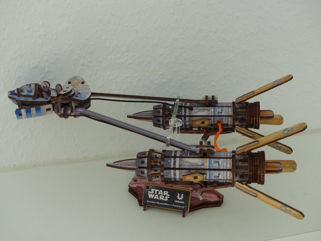 Ugears | Renn-Gleiter „Star Wars Anakin Skywalkers Podracer™“ | 3D Holzpuzzle