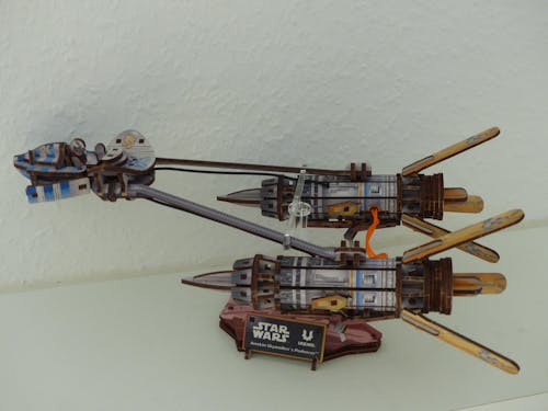 Ugears | Renn-Gleiter „Star Wars Anakin Skywalkers Podracer™“ | 3D Holzpuzzle