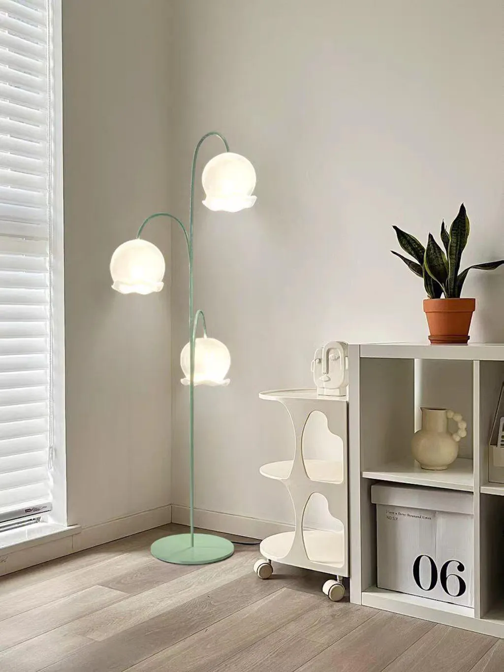 Green Shade Flower Floor Lamp Metal/Glass Living Room | Las Sola