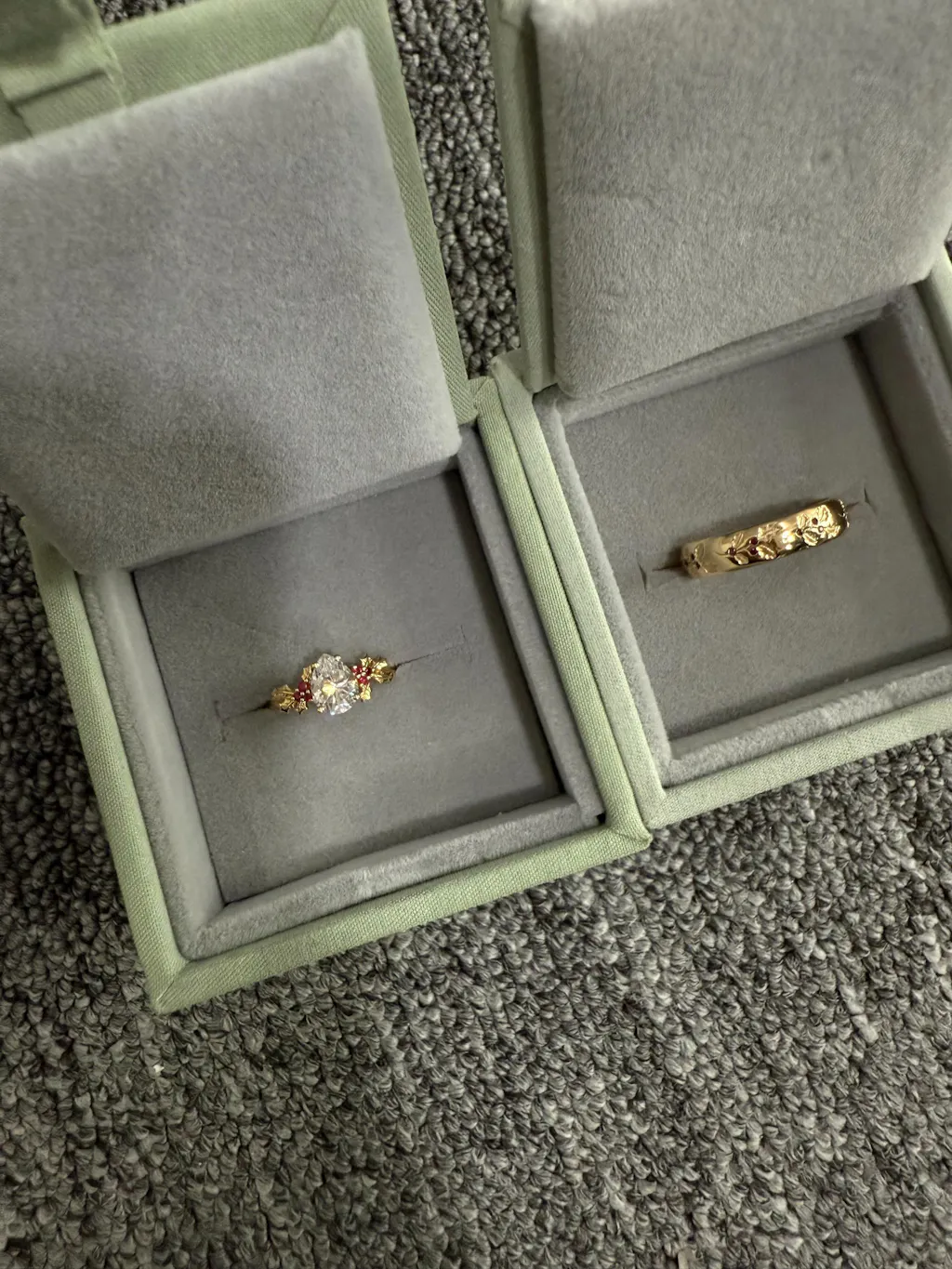 Leaf Inspired | Ruby Holly Leaves Wedding Band Christmas