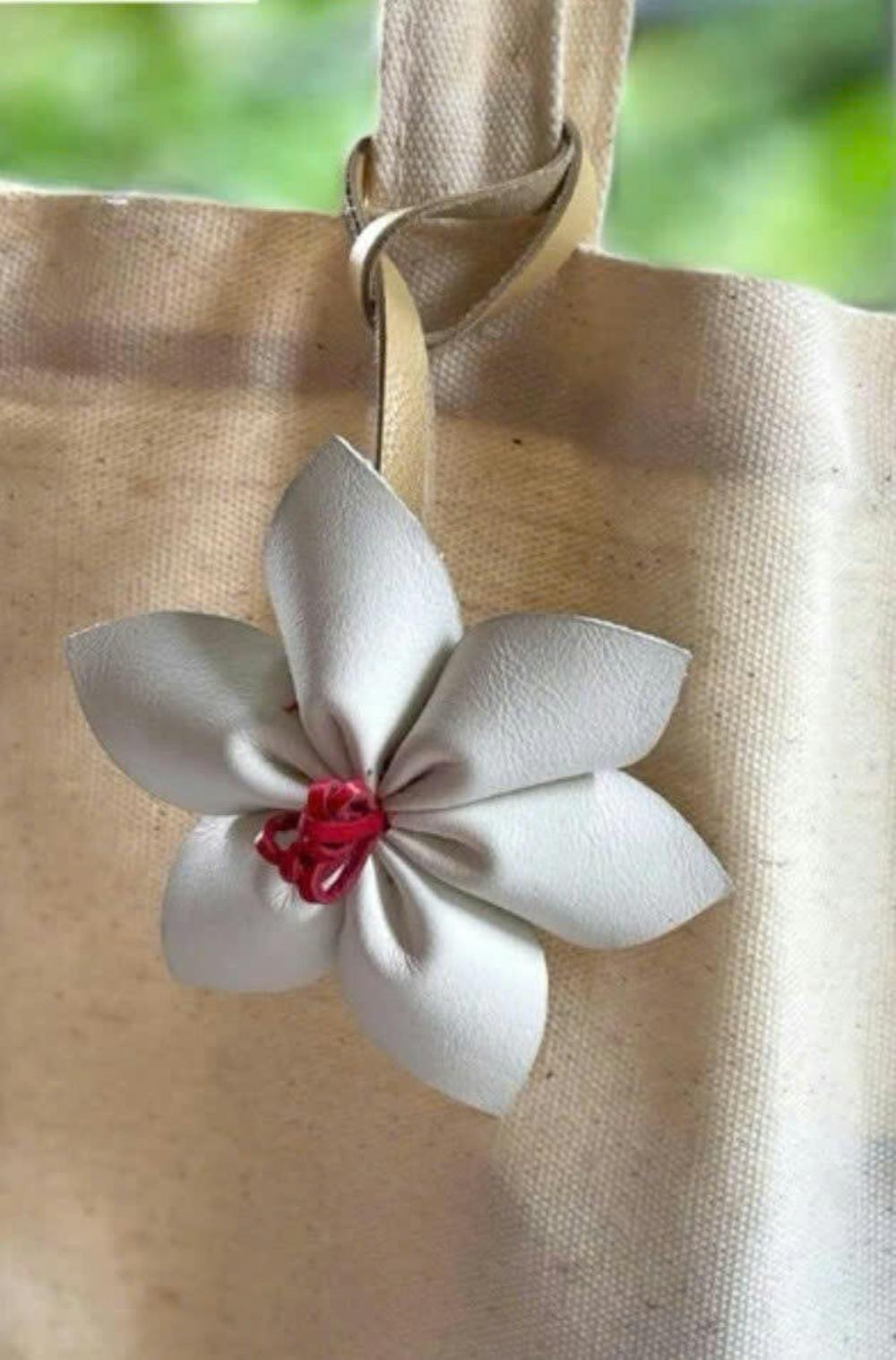 HIBICUS FLOWER BAG CHARM