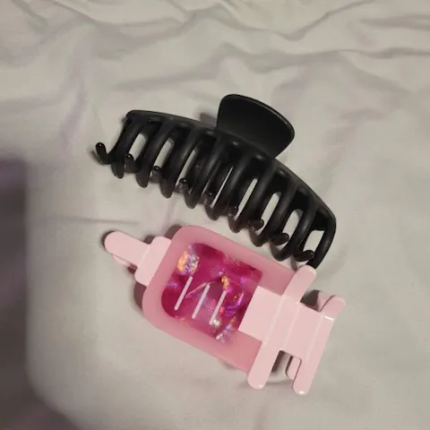 Medium Pink Syringe Hair Claw