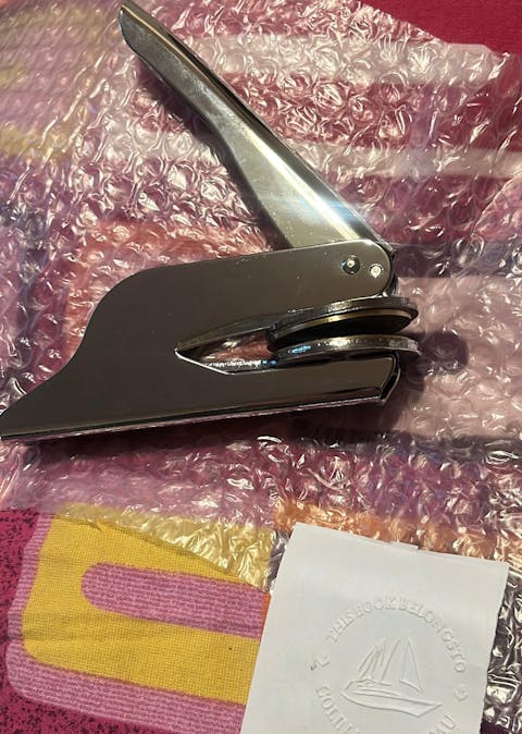 Timbro a Secco Personalizzato con Goffratrice