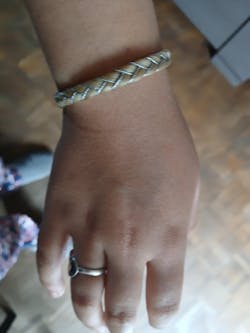 Bracelet tréssé en crins avec charms initiale