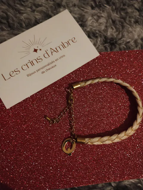 Bracelet tréssé en crins avec charms initiale (homme & femme)