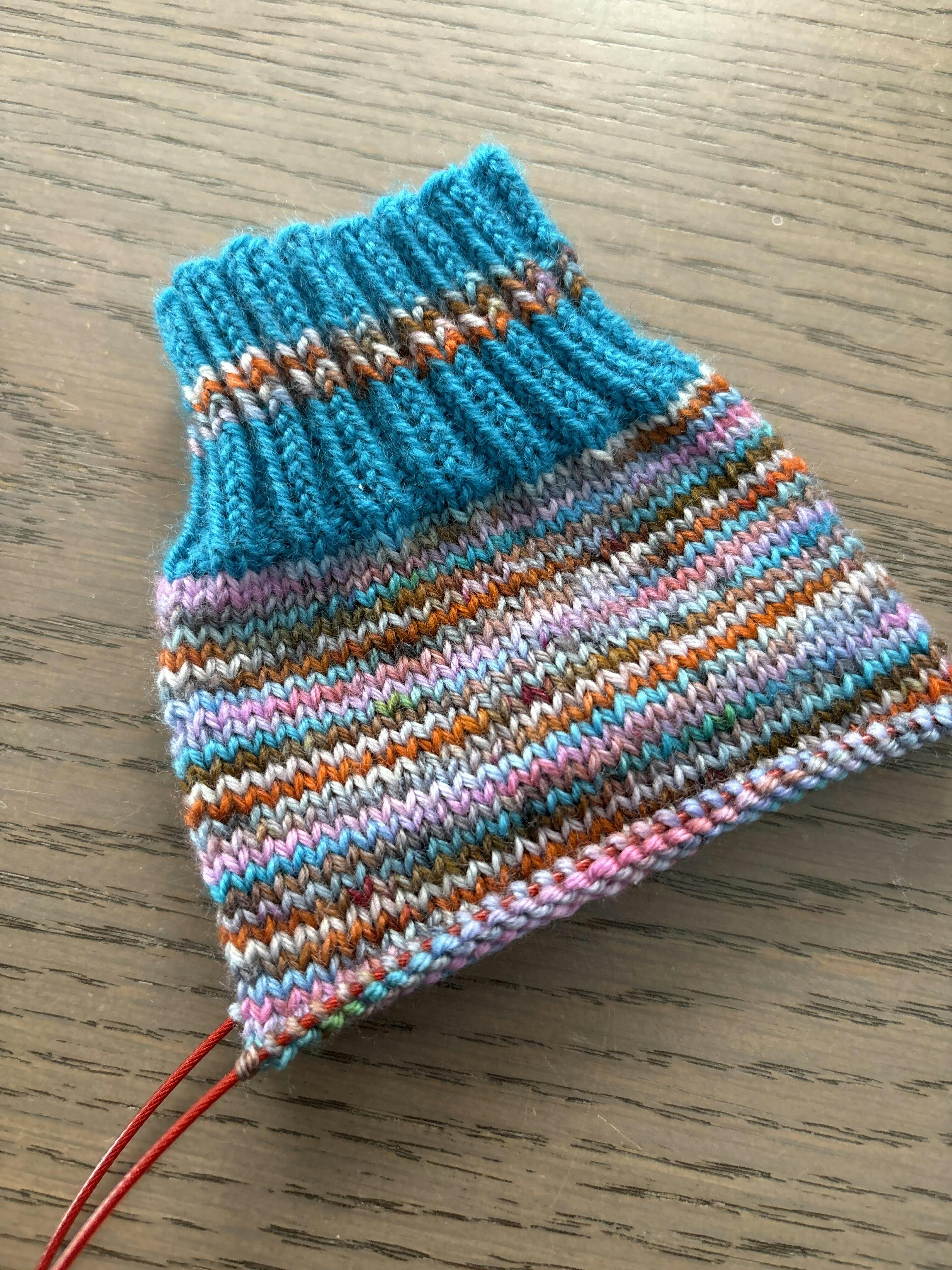 Walking Trail Leg Warmers  Knitting Pattern – Les Laines Biscotte Yarns