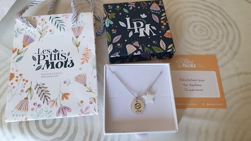 Collier personnalisé gravure signe du zodiaque et prénom