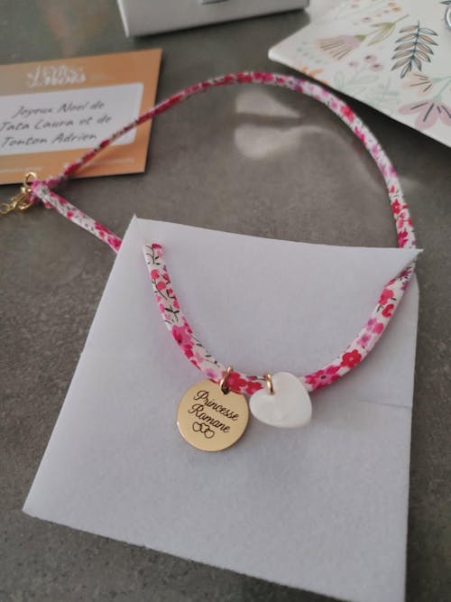 Collier enfant Liberty personnalisé avec médaille ronde à graver