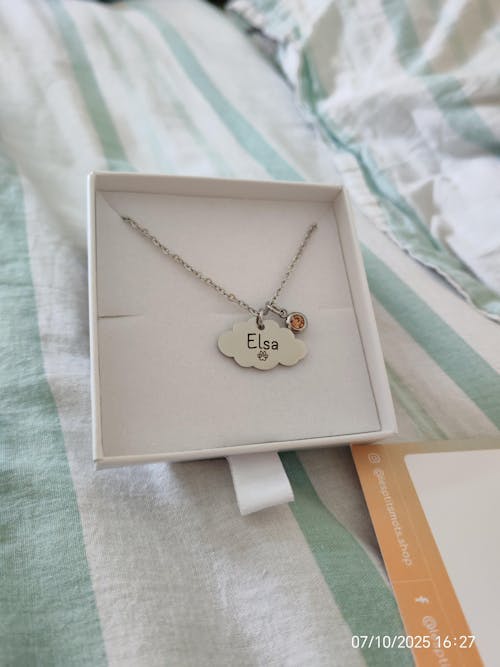 Collier enfant Personnalisé prénom médaille gravée nuage et pierre de naissance