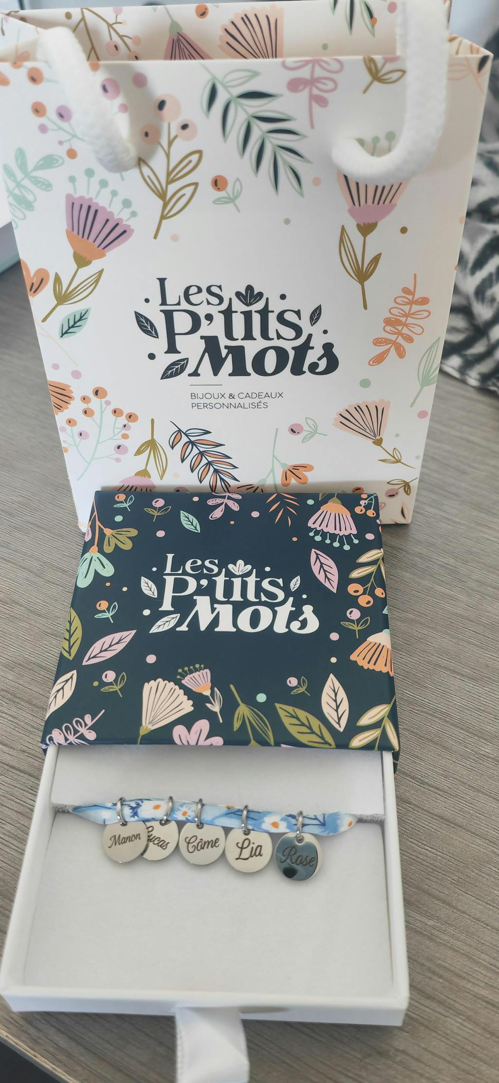 Bracelet liberty 2 tours avec médailles personnalisées de 10 mm et breloque nacrée - cadeau saint valentin