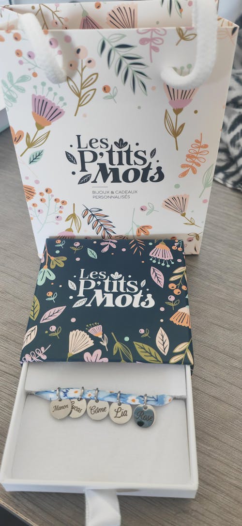 Bracelet liberty 2 tours avec médailles personnalisées de 10 mm et breloque nacrée - cadeau saint valentin