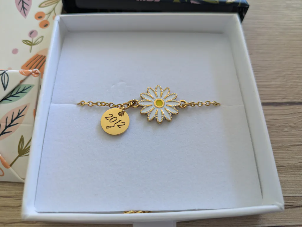 Bracelet personnalisé Fleur émaillée avec médaille de 10 mm à graver