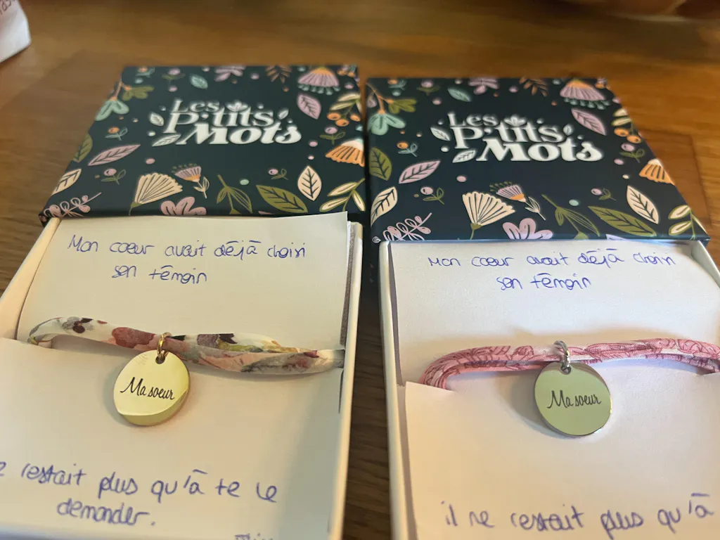 Bracelet liberty 2 tours avec médailles personnalisées de 10 mm et breloque nacrée - cadeau saint valentin