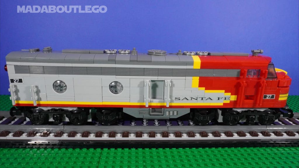 MOC-47988 Static Version 6 wide Santa Fe EMD E8B Locomotive | Letbricks