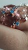 Anillos con piedras tonos tierra y circonita azul