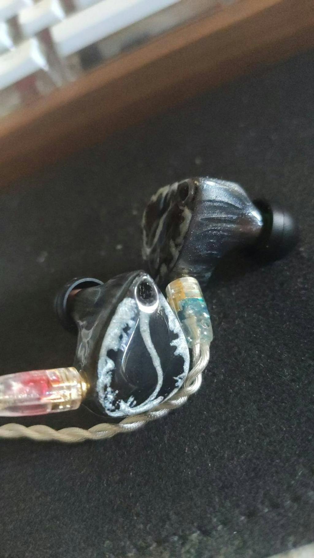 Audio Hekili 7 balanced armature (BA) and 1 dynamic driver IEMs
