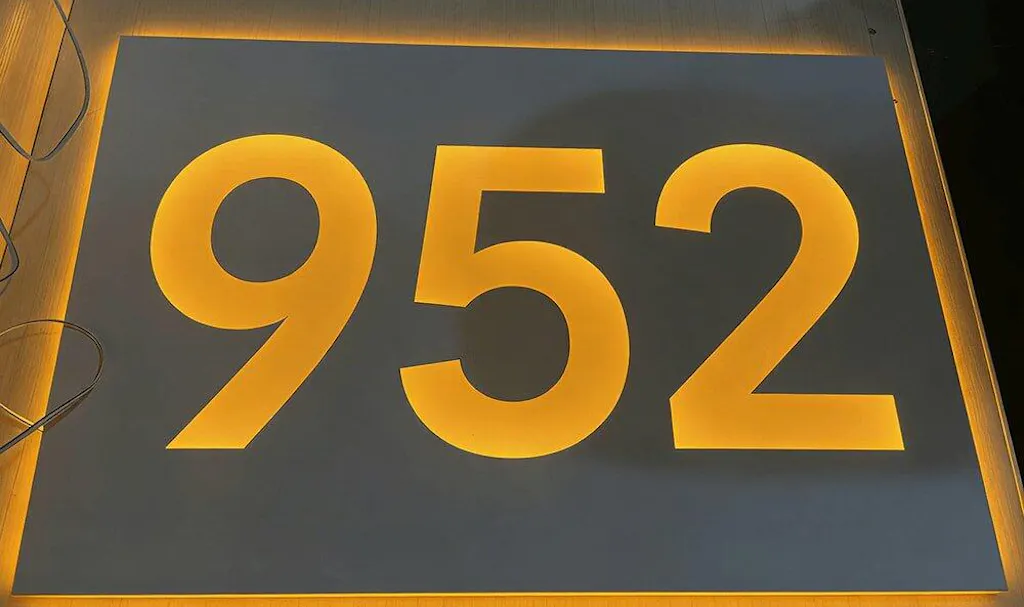 Customized Rectangle Shape Address Plaque with LEDs - Modern Design Lighted Address Marker