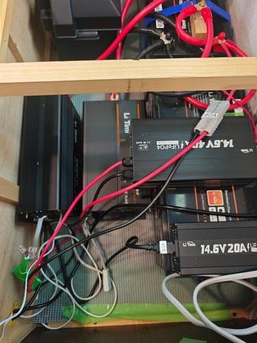 LiTime 12V 2000W正弦波インバーター｜高効率DC AC変換＆車中泊