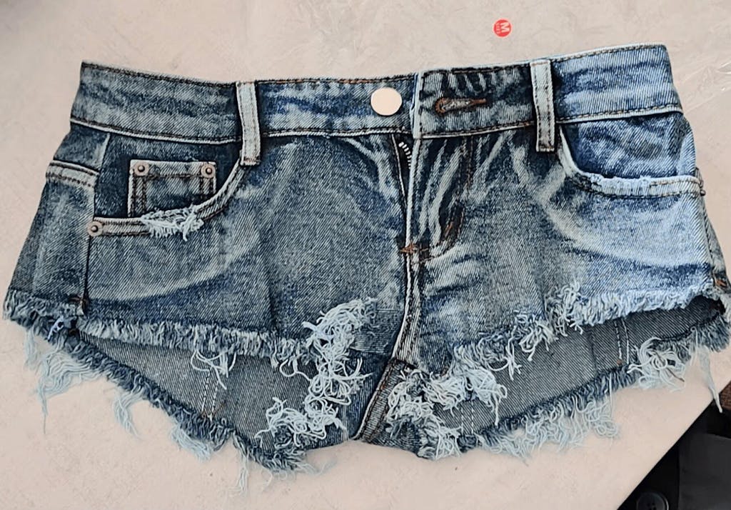 ★送料・関税込★SATUR★Micro Destroyed Denim Shorts★ ☆送料・関税込☆SATUR☆Micro Destroyed Denim Shorts☆ パンツ
