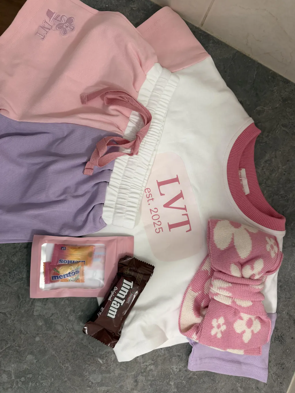 LITTLE VIOLET THREADS