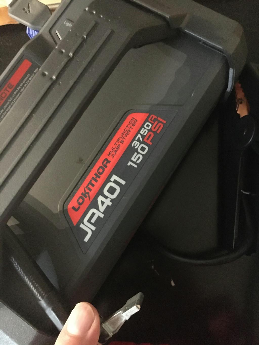 LOKITHOR JA401 Portable Jump Starter Air Compressor 3750A