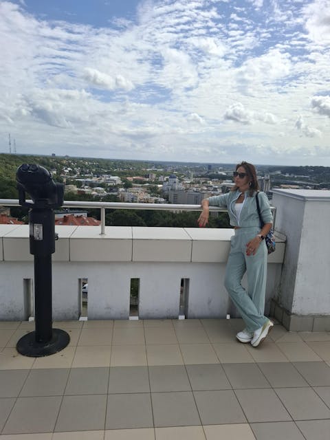 Veliūrinis laisvalaikio kostiumėlis moterims "Soft classic pea"