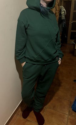 Žalias laisvalaikio kostiumas "Comfort" be pūkelio