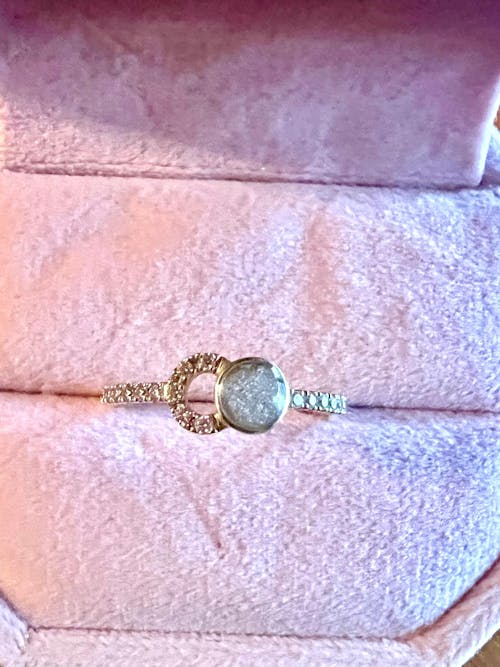 SIDE STONES - Upgrade to Moissanite