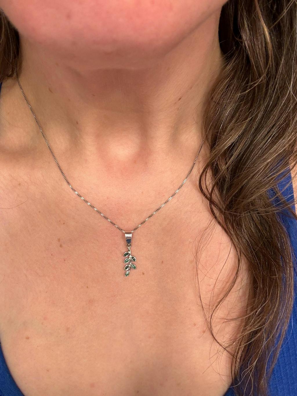 Evergreen Leaf : Ashes Necklace