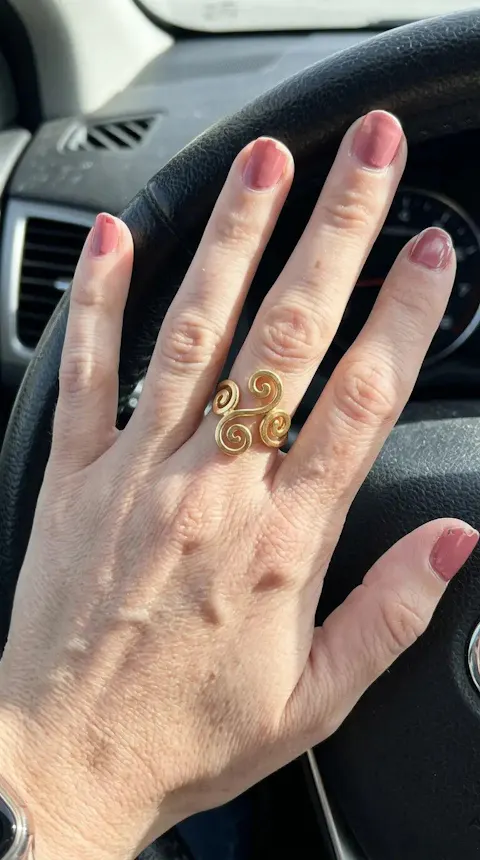 Aphrodite Gold Swirl Ring