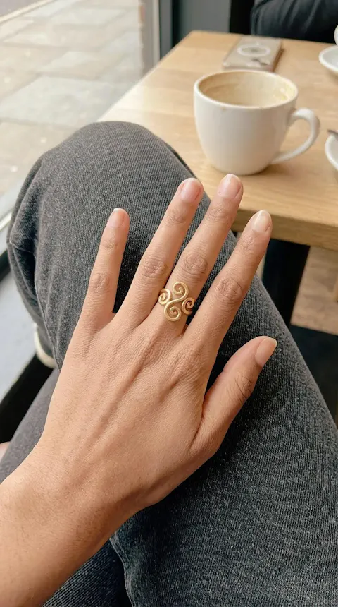 Aphrodite Gold Swirl Ring