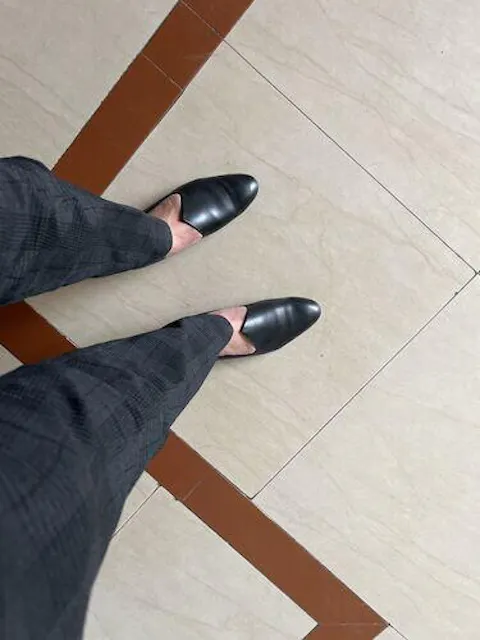 STUART | BLACK MOJDI