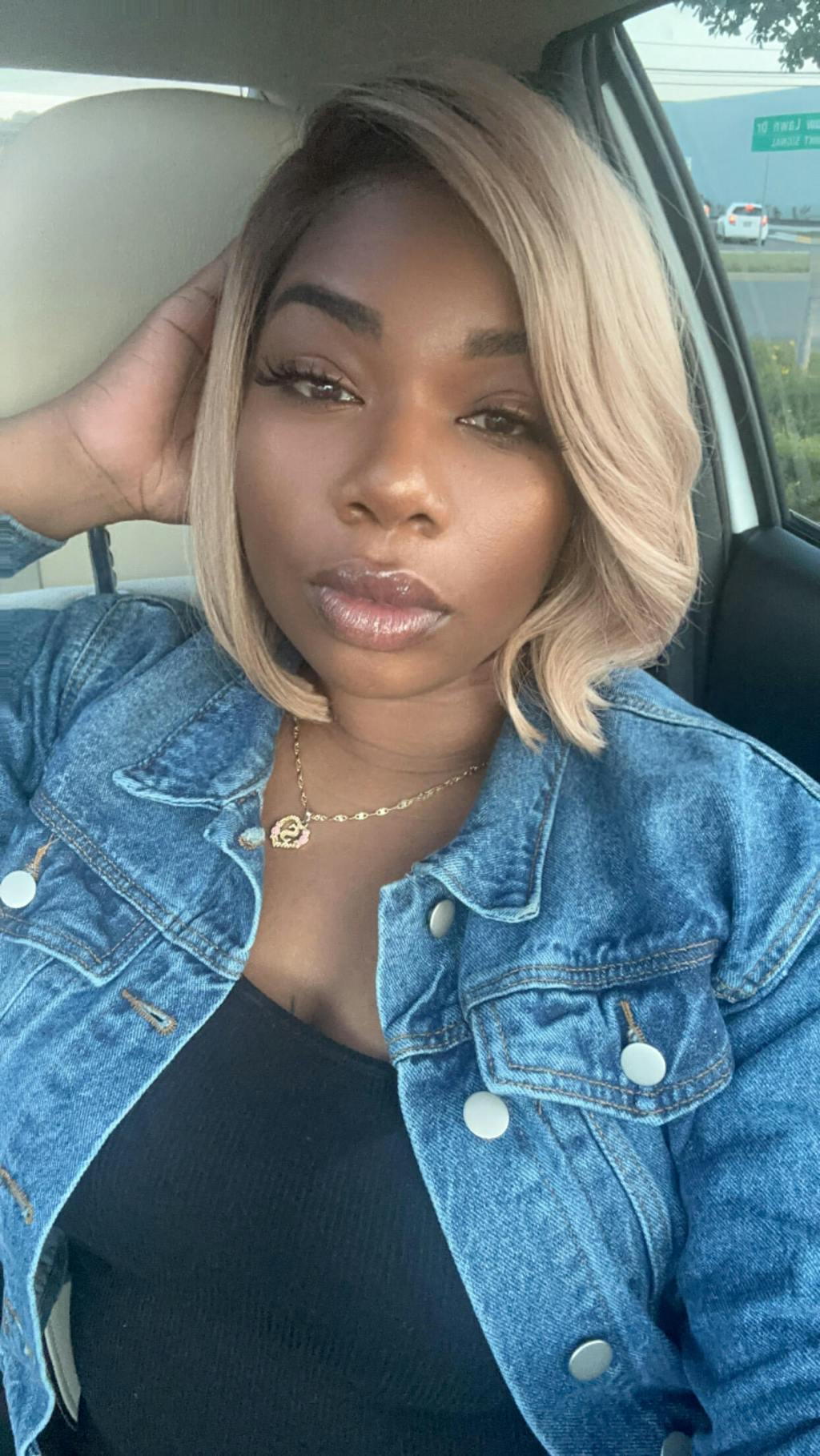 Ash Blonde Ombre Blunt Cut Bob Glueless Minimalist HD Lace Short Bob Wig Ready to Go Pre-Cut Lace