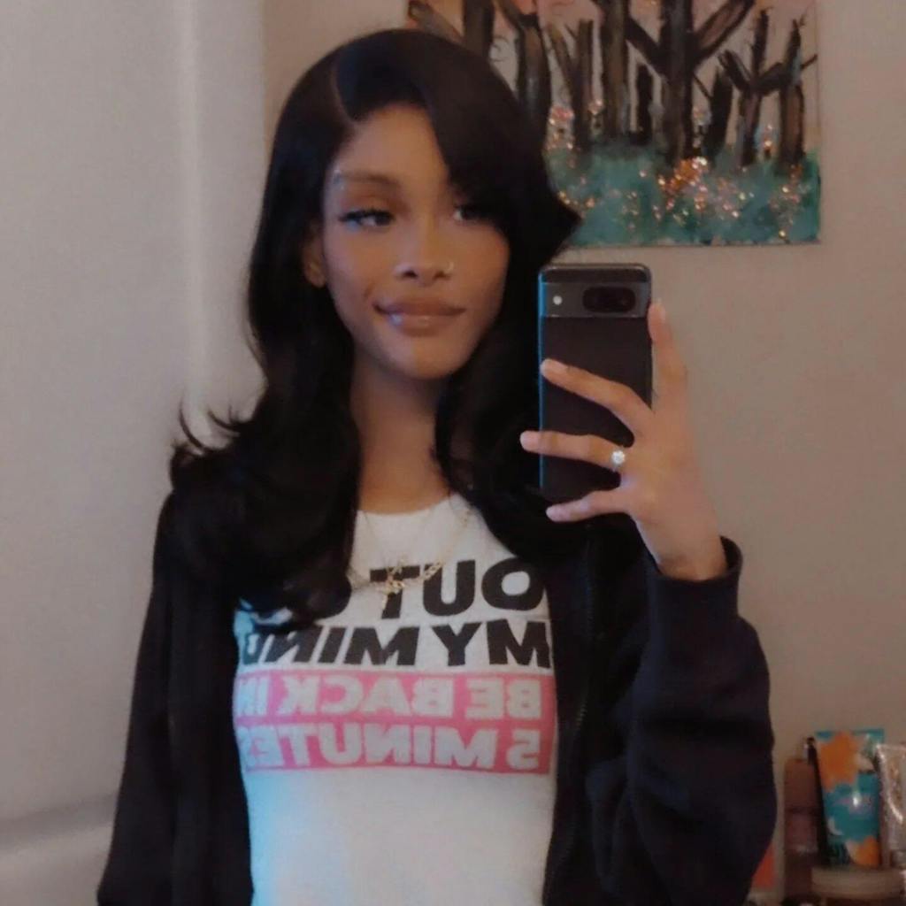 Effortlessly Chic Butterfly Cut Layered Wavy Glueless HD Minimalist Lace Short Wig