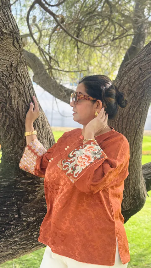Vintage Red Xiangyunsha Silk Embroidered Blouse | Luxe Orienta Modern Chinese Top
