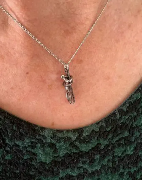 Collar Abrazo-Eterno® para mi Amor (con Nota especial y Caja de madera con luz)