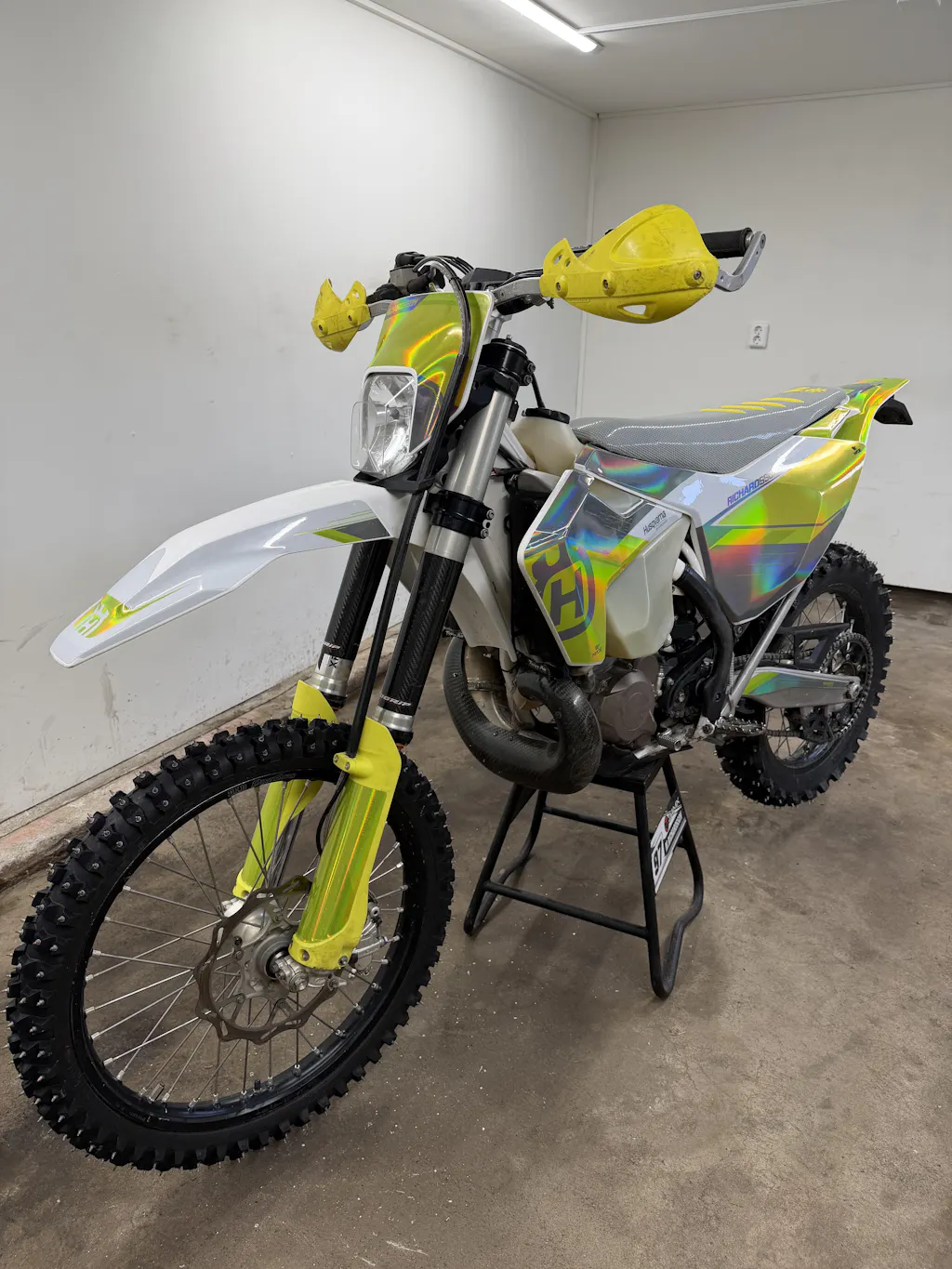 HUSQVARNA FRONT GRAPHICS KIT