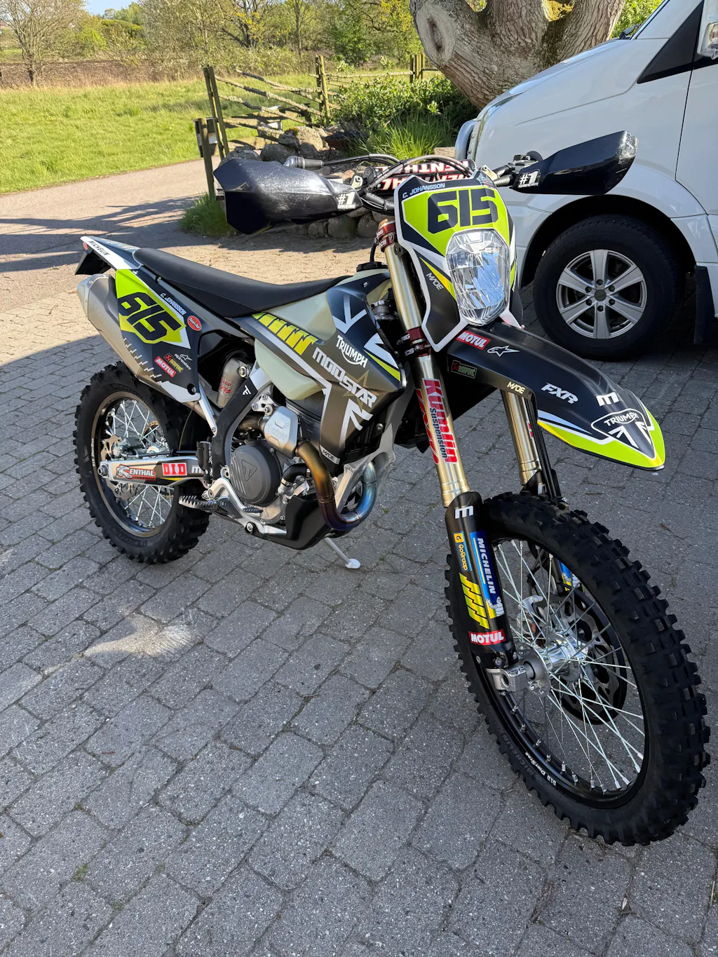 2001 - Graphics kit