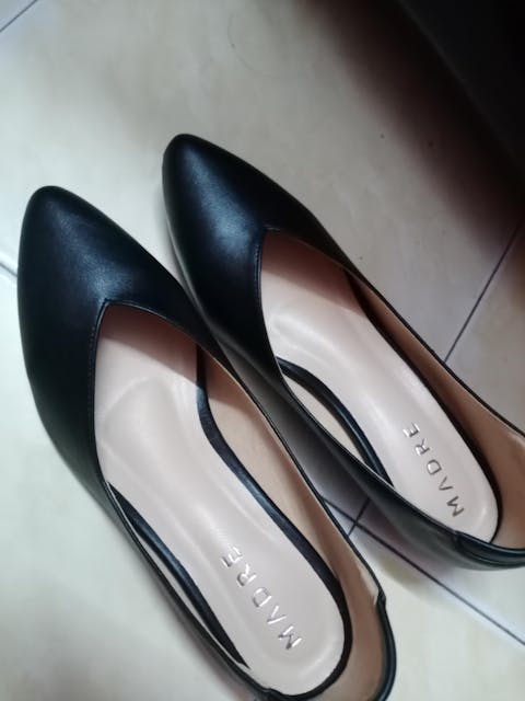 Vienna Pointed Kitten Heel