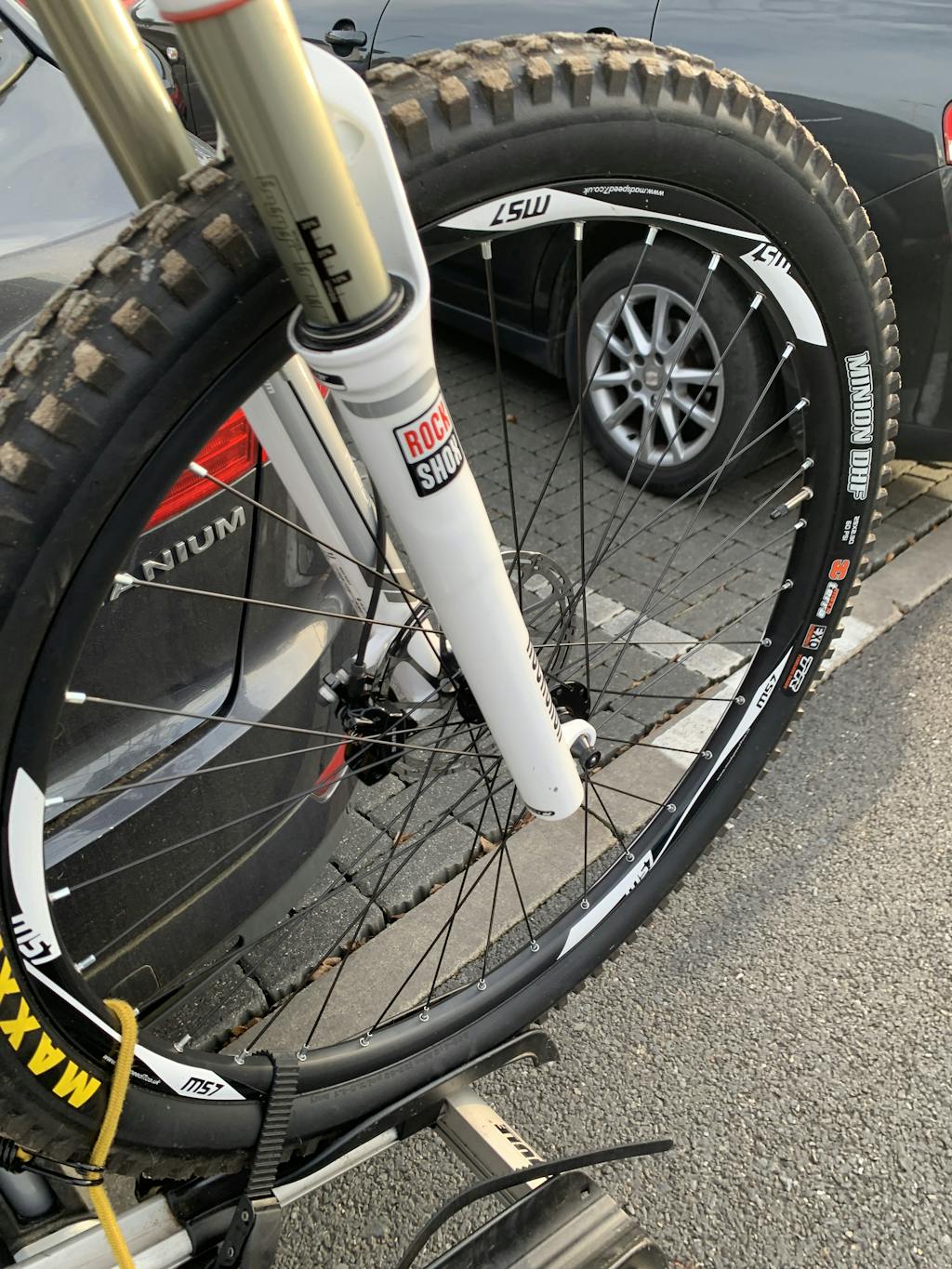 650b trainer tyre