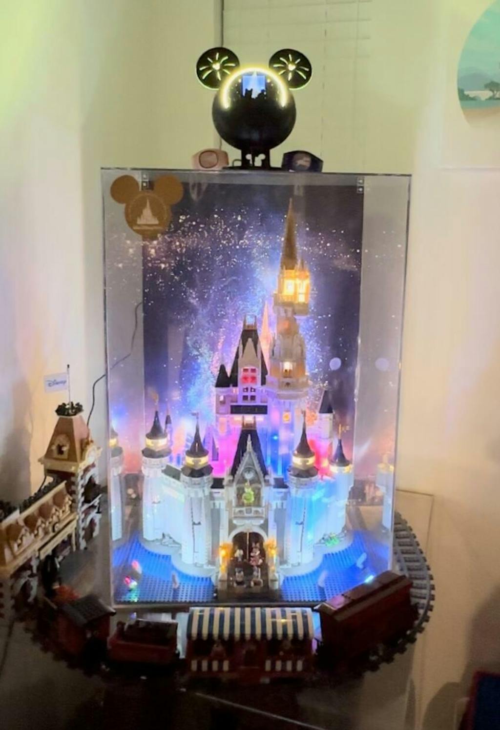 EPCOT Reader Beacons of Magic (Full Light Show) Magic Band Readers