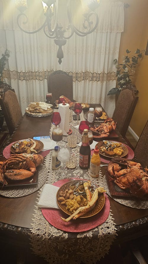 4 lb - 6 lb Live Canadian Lobster