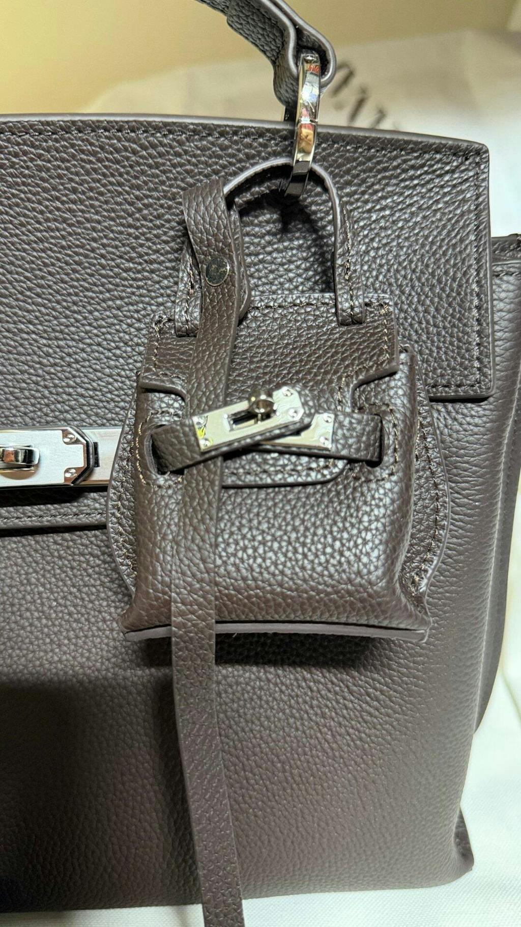 AURA BAG CHARM - ESPRESSO