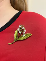 Mio Queena Liljekonvall - retro brosje i grønt og hvitt