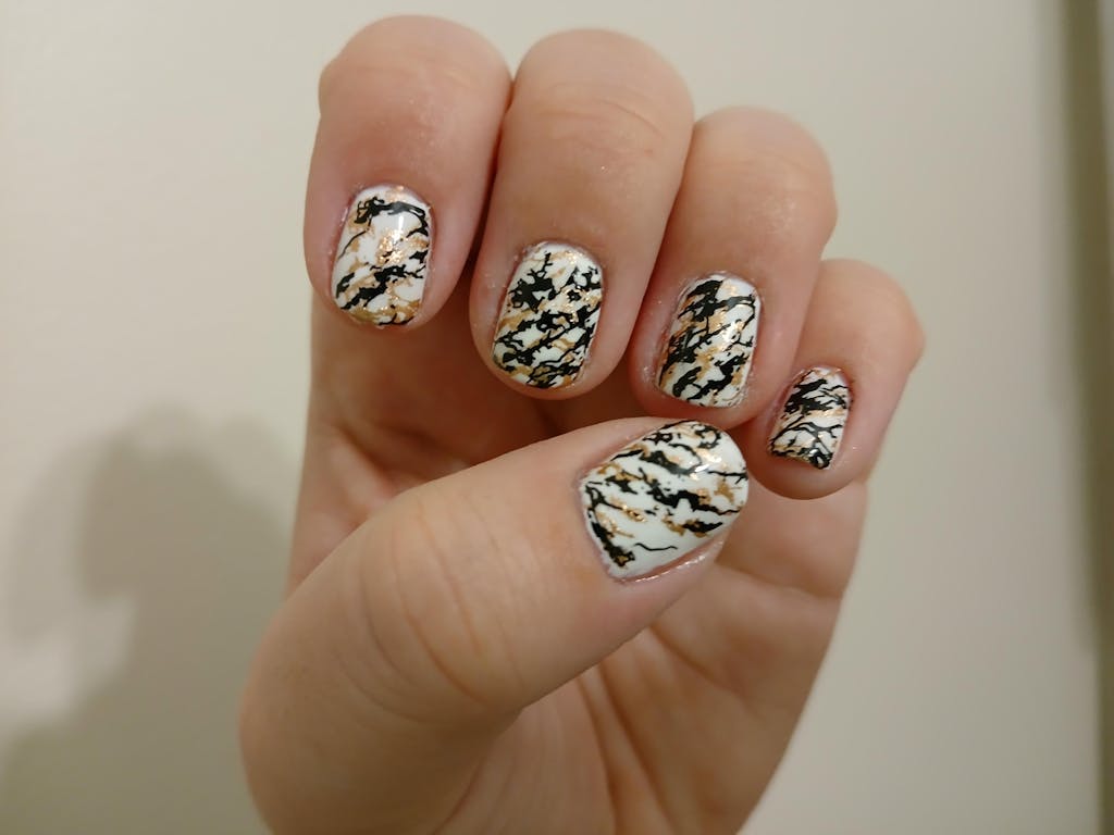 Chic Peek: Heart of Stone (BM-XL476) - Nail Stamping Plate
