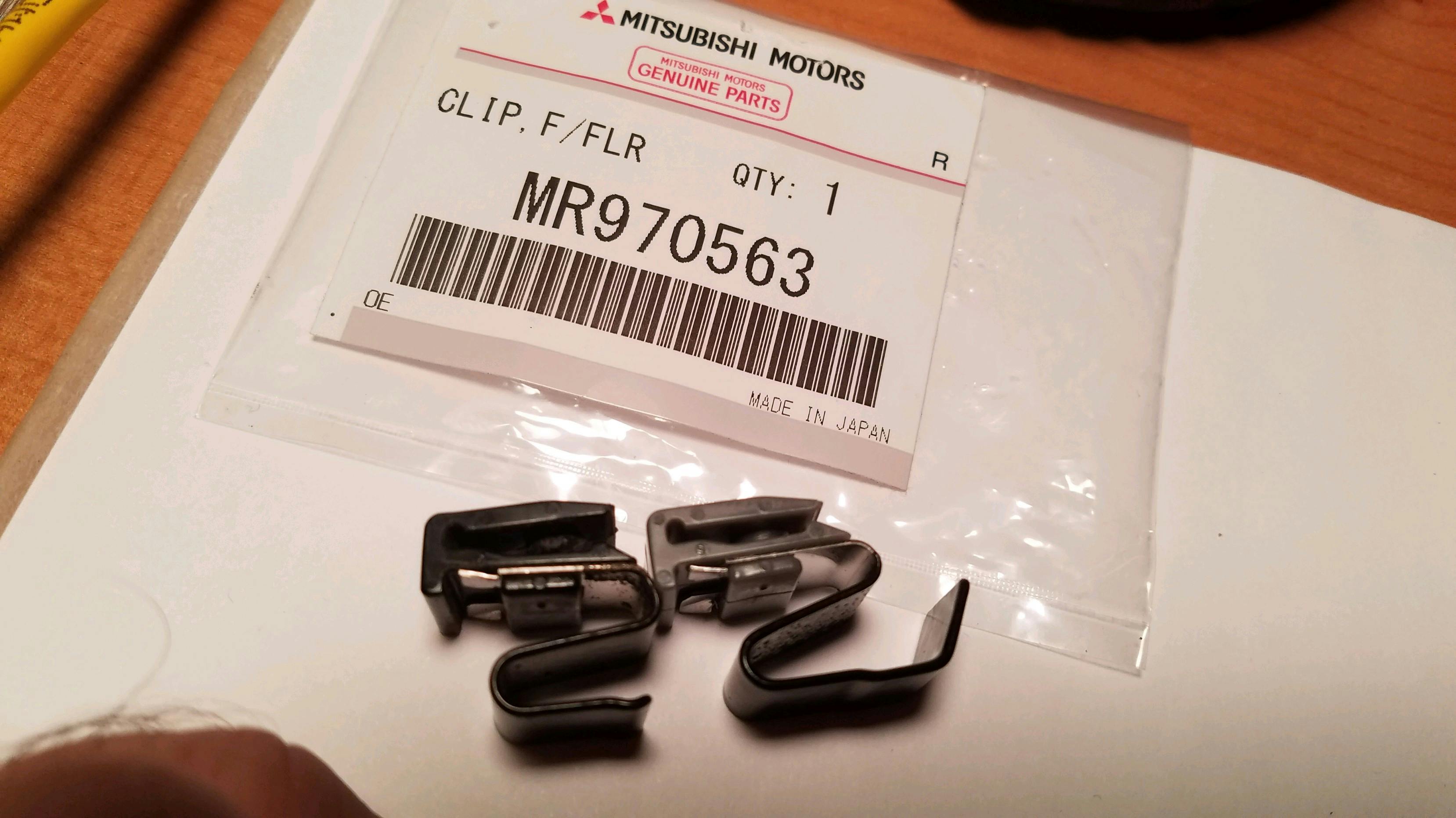 OEM Mitsubishi Gas Door Clip 2G DSM & Evo 8/9 (MR970563)